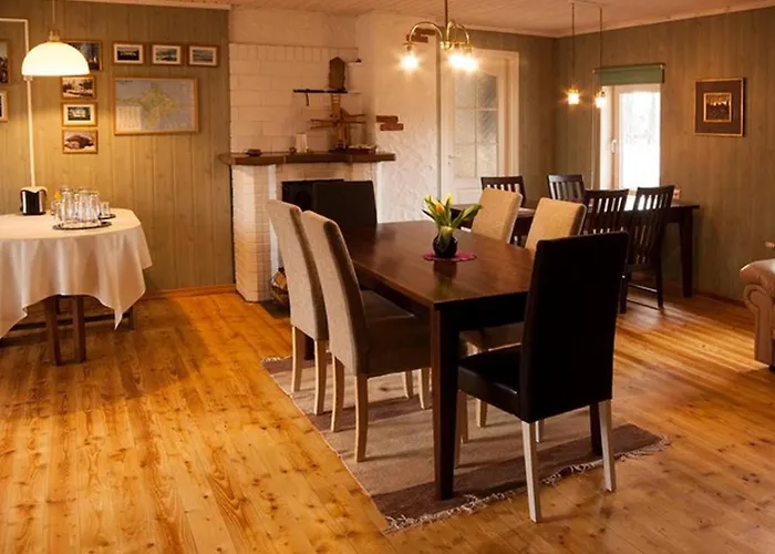 Kivijueri Kuelalistemaja Külalistemaja *