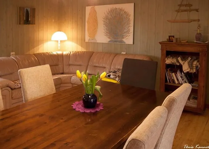 Kivijueri Kuelalistemaja Külalistemaja Kardla